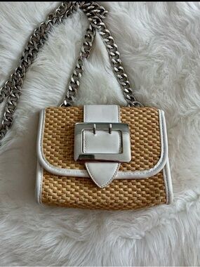 Crossbody straw bag with silver chain